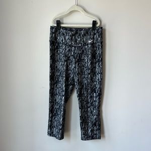Nike Patterned Capri Leggings